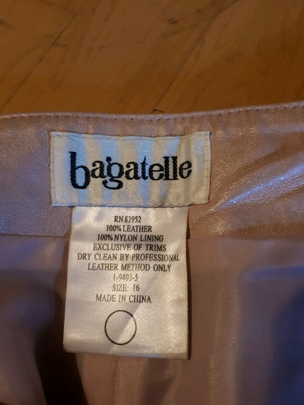 Beautiful 100%  Leather Womens Pants in Women's - Bottoms in Belleville - Image 3