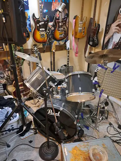 pearl Forum drumset, View more