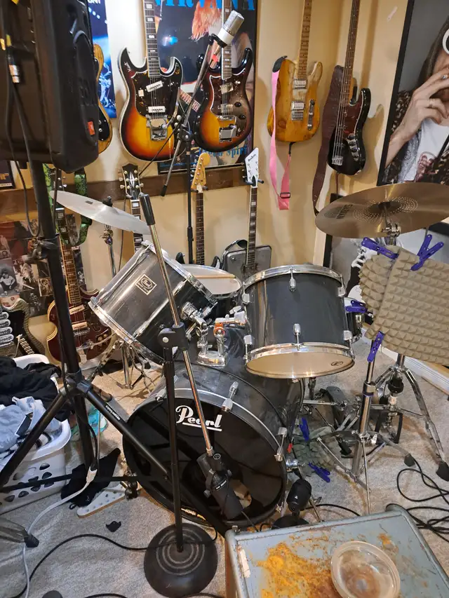 pearl Forum drumset in Drums & Percussion in Oshawa / Durham Region - Image 2