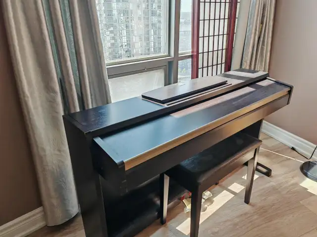 Yamaha Clavinova CLP-220 piano + bench in great condition in Pianos & Keyboards in City of Toronto - Image 4