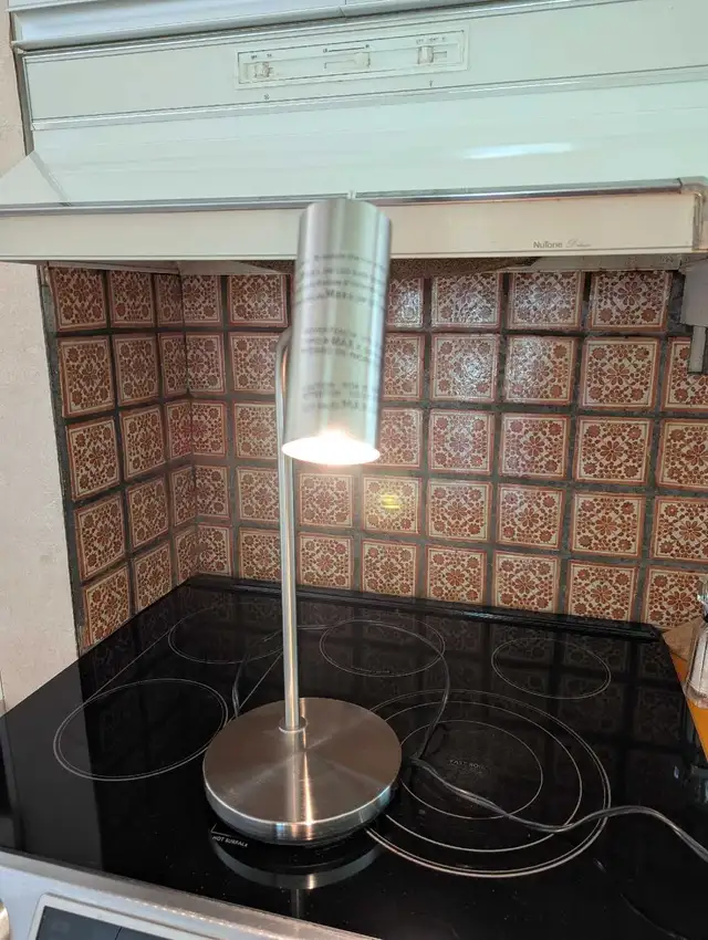 Stainless steel desk lamp in Indoor Lighting & Fans in Gatineau - Image 3