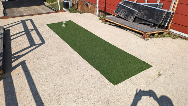 Brand new golf putting mat. 3' x 12' in Golf in Cambridge