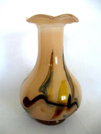 VASE en SOUFFLER VINTAGE BLOWN GLASS VASE.