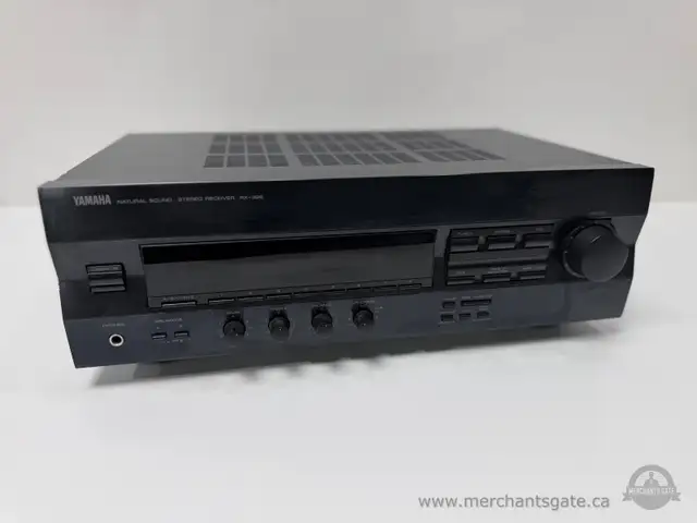 Yamaha RX 396 Natural Sound Stereo Receiver Vintage in General Electronics in Brockville - Image 2