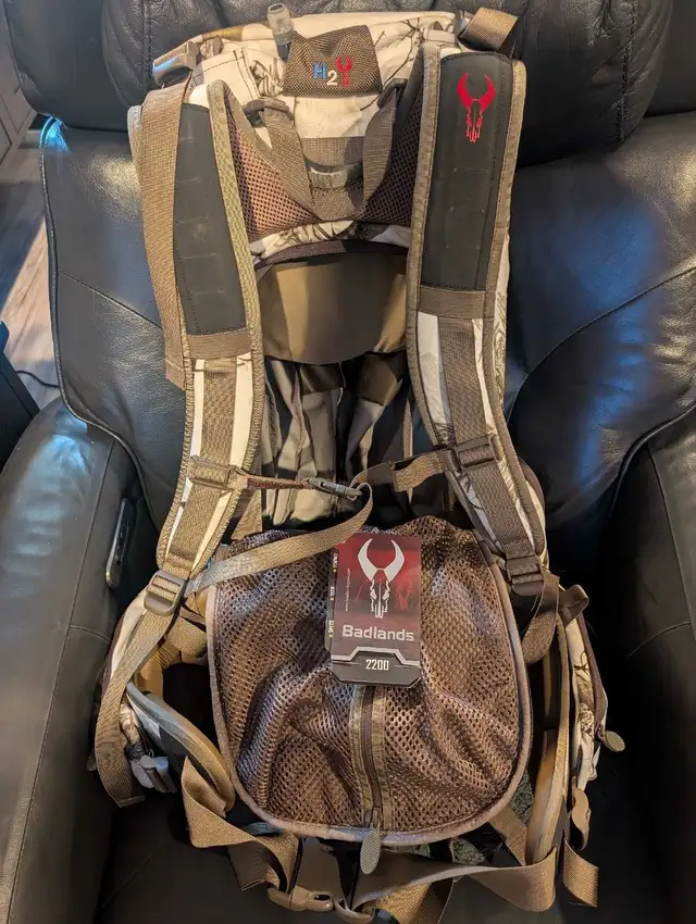 Badlands 2200 hunting or hiking backpack in Bags & Luggage in St. Catharines - Image 3