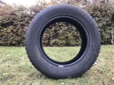 4 pneus d'hiver Nokian Nordman 7 ❄185/65R15 en très bon condition. Ces pneus sont parfaits pour les...