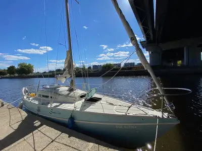 Voilier Tanzer 26, 1980 Moteur Tohatsu 9.8Hp, 4 temps, 2 cylindres au gaz, 2011 Tirant d’eau 3’10” A...