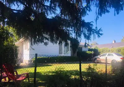 Oakville house for Rent (main floor) available July1 or before. Well maintained, 4 bedrooms, living...