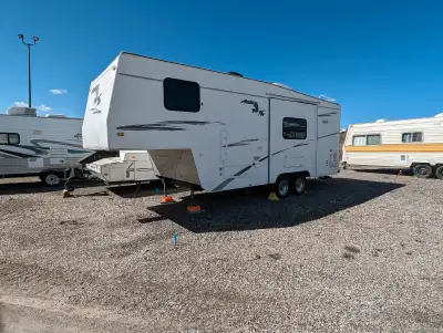 2004 Artic Fox Fifth Wheel. Fridge, Furnace, A/C, hot water tank all in working order. Hot water tan...