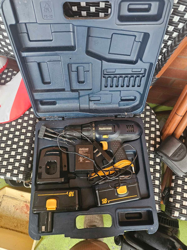 Mastercraft 54-2905- 8 Cordless 12V Drill/Driver Set with Case   in Power Tools in City of Toronto