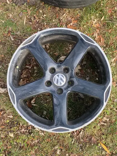 Set of original Volkswagen Karthoum rims. These are 18” OEM wheels with a 5x112 bolt pattern. They a...