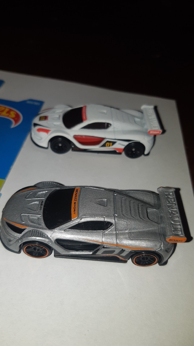 Renault Sport R.S. 01 Hot Wheels lot of 5 variations 2 are loose in Toys & Games in Guelph - Image 3