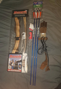 40 lb draw Bow with 3 arrows, glove, wax and stringer