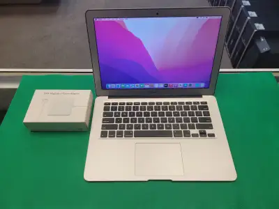 Laptop MACBOOK AIR 13 Pouce (2017) à vendre Avec i5/8Gb de RAM, View more