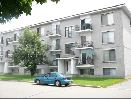 4 1/2 CHAUFFÉ, INTERNET WIFI, SEMI-MEUBLÉ AU 140, RUE SIROIS, TROIS-RIVIERES PROXIMITÉ WALMART, PONT...