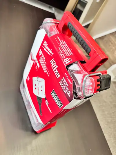 *I have just lowered the price. I’m selling a completely unused hole saw set. All pieces are in perf...