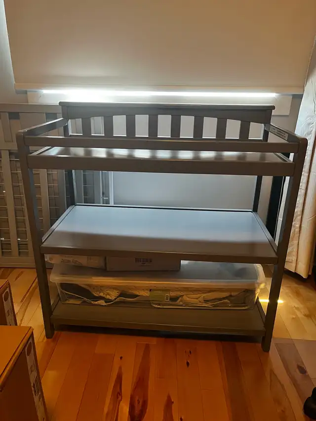 changing table in Bathing & Changing in Longueuil / South Shore - Image 3