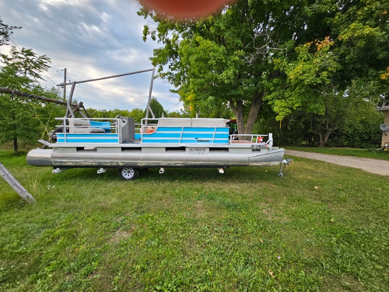 24' pontoon boat Powerboats & Motorboats Kawartha Lakes Kijiji