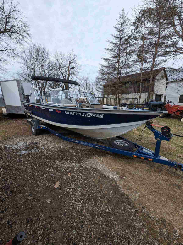 19.5 ft starcraft super fisherman  150 hp capacity 9 person in Powerboats & Motorboats in Barrie