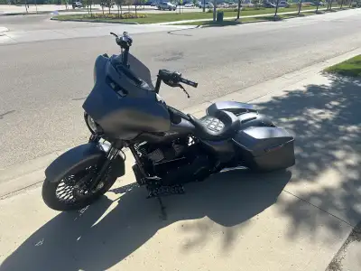 2015 LOW KM Vance and Hines x pipe Bassani mufflers Rockford fosgate amp and speakers 21 inch fat sp...