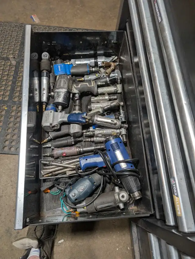 top and roll cab with tools423857307821680649