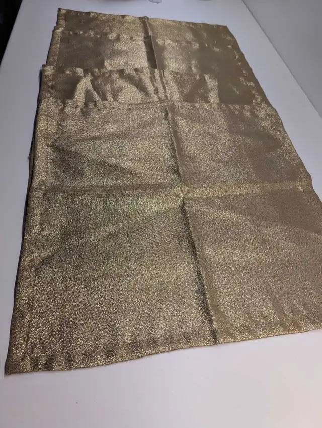 4 Gold Placemats and Gold Table  Runner in Holiday, Event & Seasonal in Ottawa - Image 3
