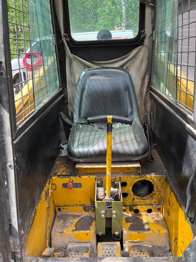 JD24 Skid Steer Heavy Equipment Winnipeg Kijiji