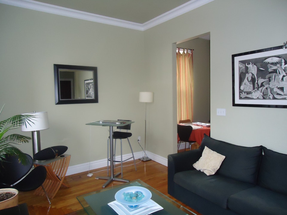 Outstanding Victorian One Bedroom-Great Downtown Locale 2