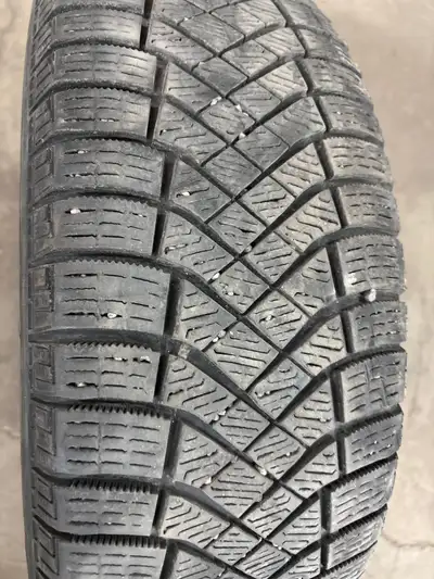 4 pneus d'hiver P215/70/16 100T Pirelli Winter Ice Zero FR 39.5% d'usure, mesure 7-6-7-7/32 215/70/1...