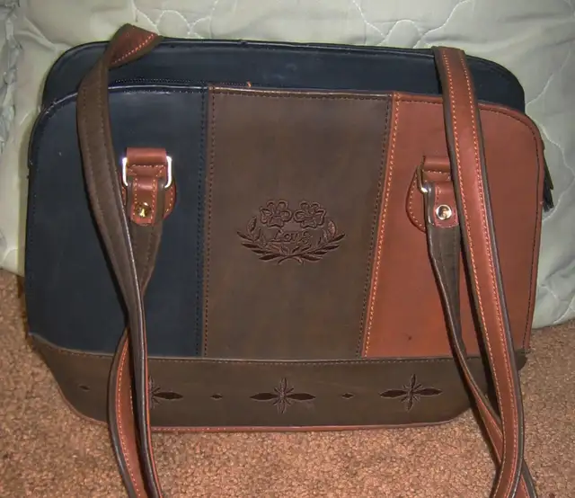 (DFU-041) Woman's Purse Hand Bag by Long in Women's - Bags & Wallets in City of Toronto - Image 5