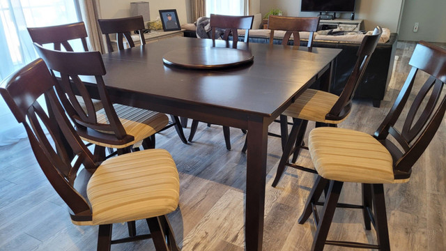 Ensemble de salle à manger de style bistro pour 8 personnes dans Mobilier de salle à manger et cuisine  à Lanaudière - Image 2