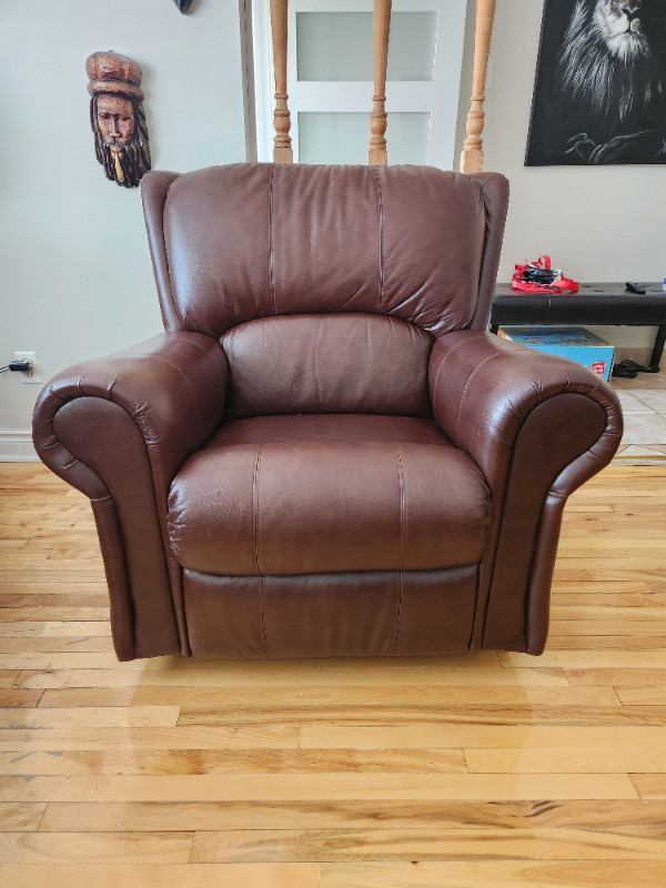 Brown real leather couch (single) dans Sofas et futons  à Ville de Montréal