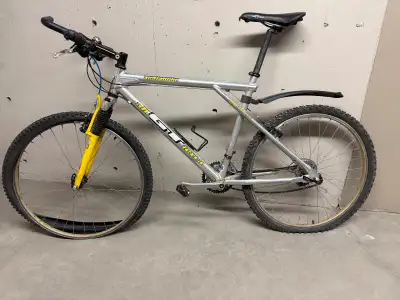 だ　　AVALANCHE 10K 50cm gt avalanche bike in Bikes in Canada | Kijiji Marketplaces