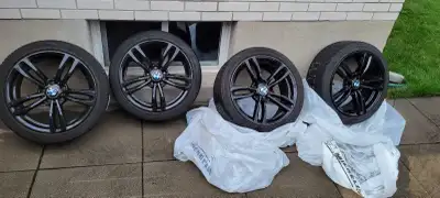 BMW 18" winter wheel & tire package These were on a 2018 bmw M240i. 225/40r18 5x120mm bolt pattern W...