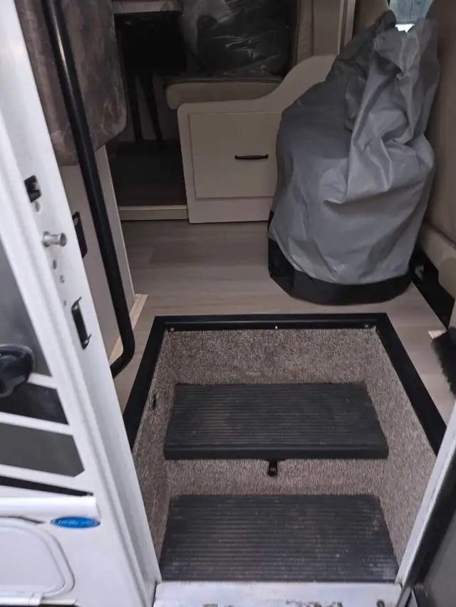 Great Deal! 2022 Thir Four Winds 25M Motorhome in RVs & Motorhomes in Delta/Surrey/Langley - Image 9