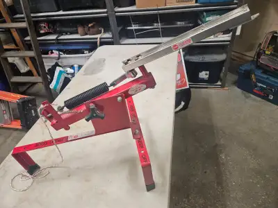 Adjustable clay thrower