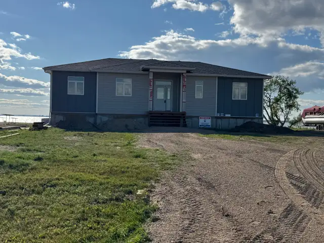 Lakefront Home and Lots For Sale in Saskatchewan in Houses for Sale in Regina - Image 14