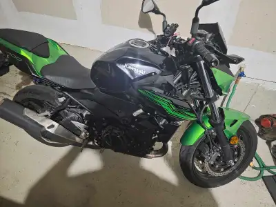 Selling my 2019 Kawasaki Z400. Good condition 15xxx kms