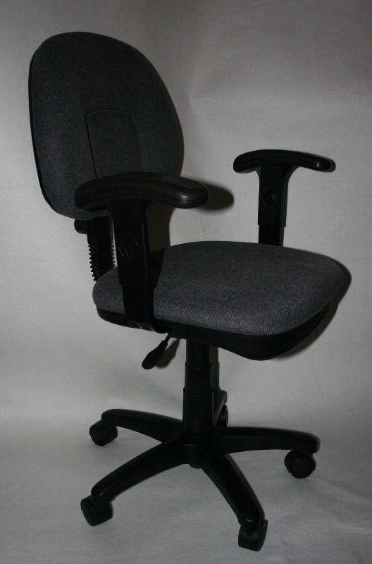 OFFICE CHAIR in Chairs & Recliners in Kingston - Image 2