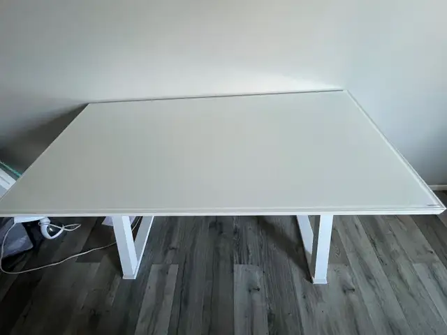 Glass desk in Desks in Sarnia - Image 2