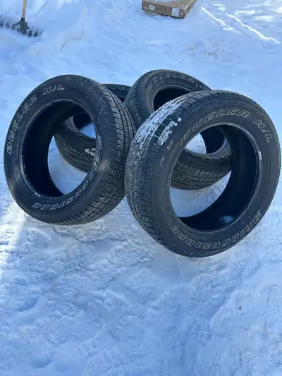 Pneus neufs (353 km) Bridgestone dueler H/L alenza 275/55/r20 Étaient sur mon nouveau camion ram 150...