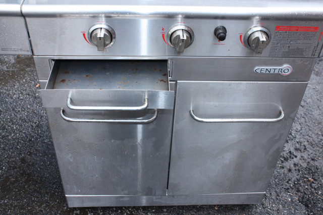 BBQ Centro (4 bruleurs\52 000 BTU) (Très bonne condition) dans BBQ et cuisine en plein air  à Laval/Rive Nord - Image 4