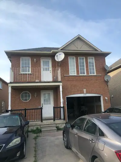 3 Bedrooms, 2 full washrooms , kitchen with breakfast area , family room & Cold room . Separate entr...