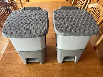 Poubelle (comme neuve) 30$ pour les deux, View more