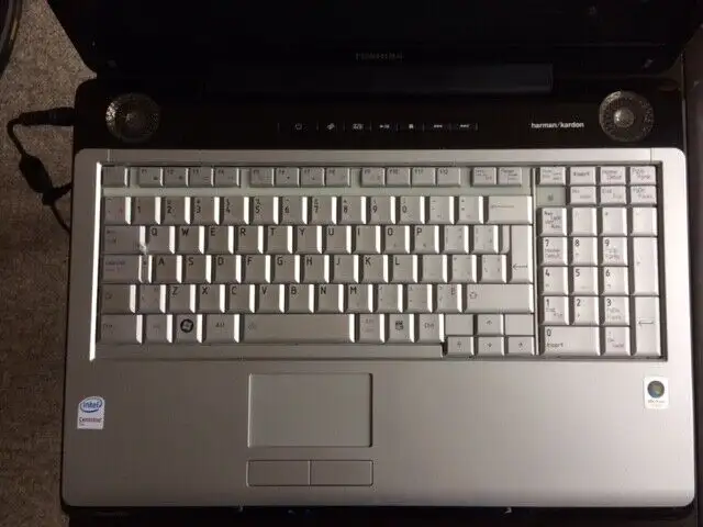 Toshiba Satellite P200-BW5 17" Laptop in Laptops in Belleville - Image 7