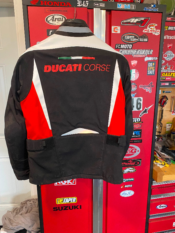 Dainese Ducati all weather jacket size 54 euro- large in Motorcycle Parts & Accessories in Oakville / Halton Region - Image 2