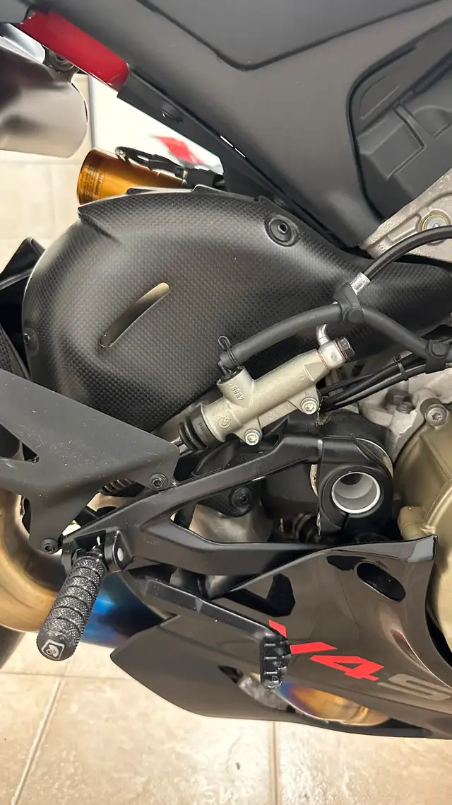 2024 panigale v4s in Sport Bikes in City of Montréal - Image 8