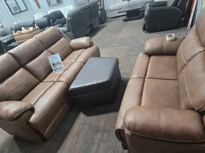 This used, stylish brown leather sofa set features a reclining sofa, loveseat, and storage ottoman,...