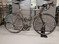 Vélo de route Titane