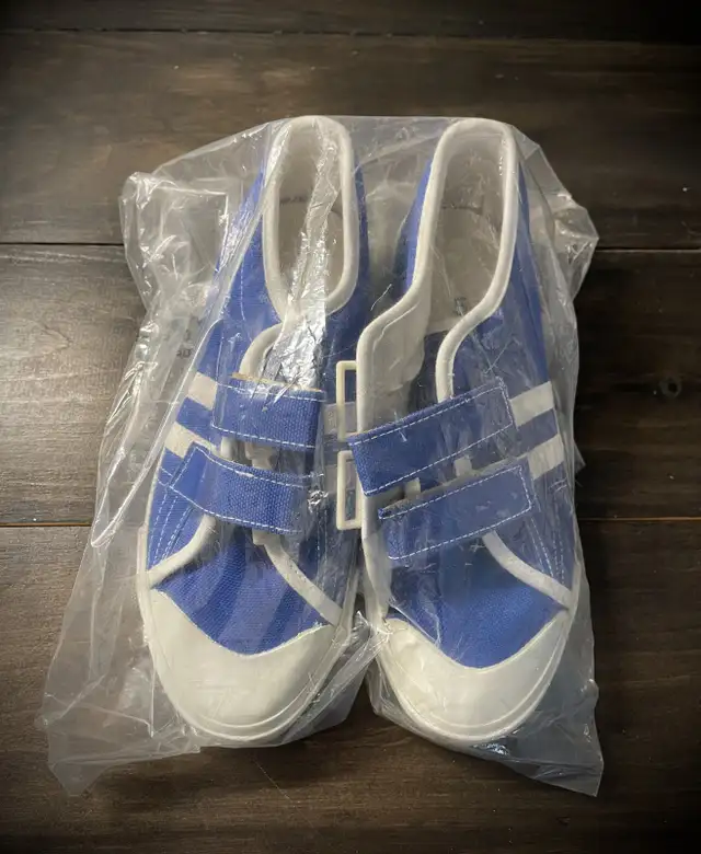 Inmate-Issued Jail Canvas 2-Stripe Velcro Shoes Men’s 5 in Men's in Kitchener / Waterloo - Image 10